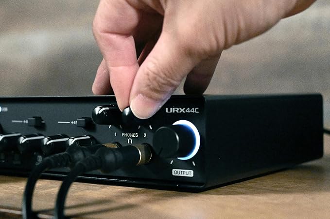 Yamaha 6-in/4-out USB-C Audio/MIDI Interface with 32-bit/192kHz Support, 4 combo and 2 Line Inputs, DSP-Powered Mixing/Effects, Steinberg Software Suite, Black URX44C - Image 5